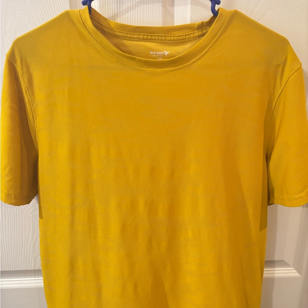 Men’s active Tshirt 
Size Medium yellow in color